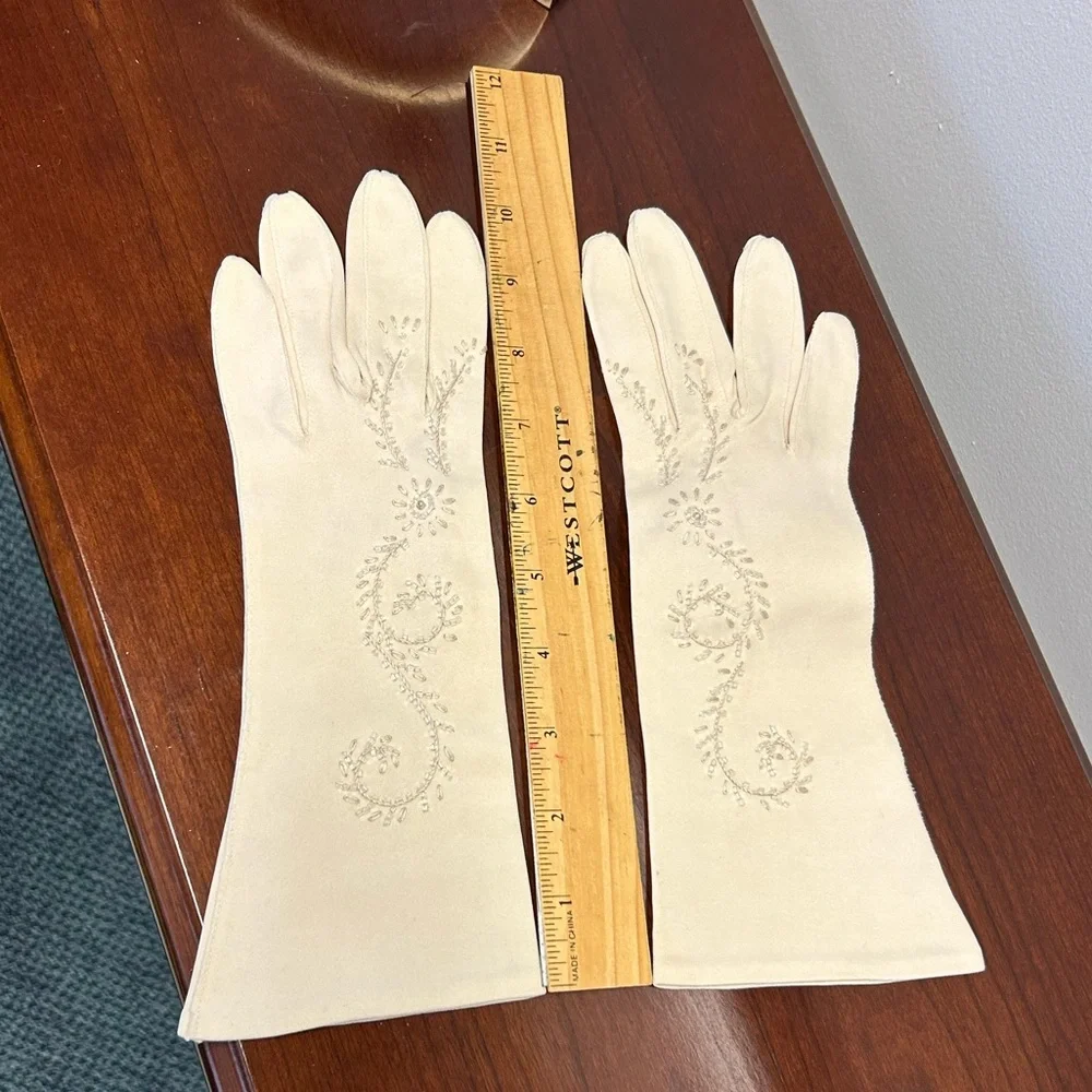 Vintage Off-White Gloves with Glass Beaded Design